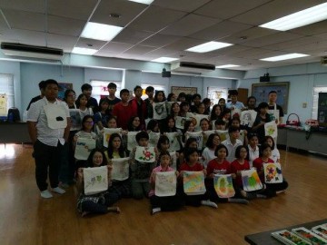 อาสาสมัครลงลายกระเป๋าผ้า เพื่อพัฒนาเด็กด้อยโอกาส  9 มี.ค. 62   Painting Bag Volunteer to Support Child Development Center in Thailand March, 9, 19